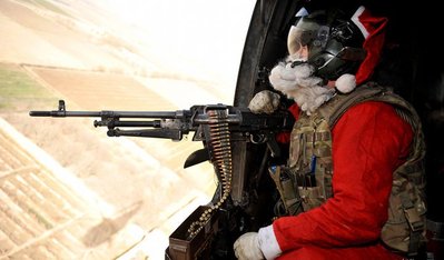 pere-noel-soldat-helico-mitrailleuse.jpg